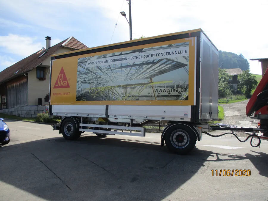 Anhänger mit Blachenverdeck (Foto von der bestehenden Website)