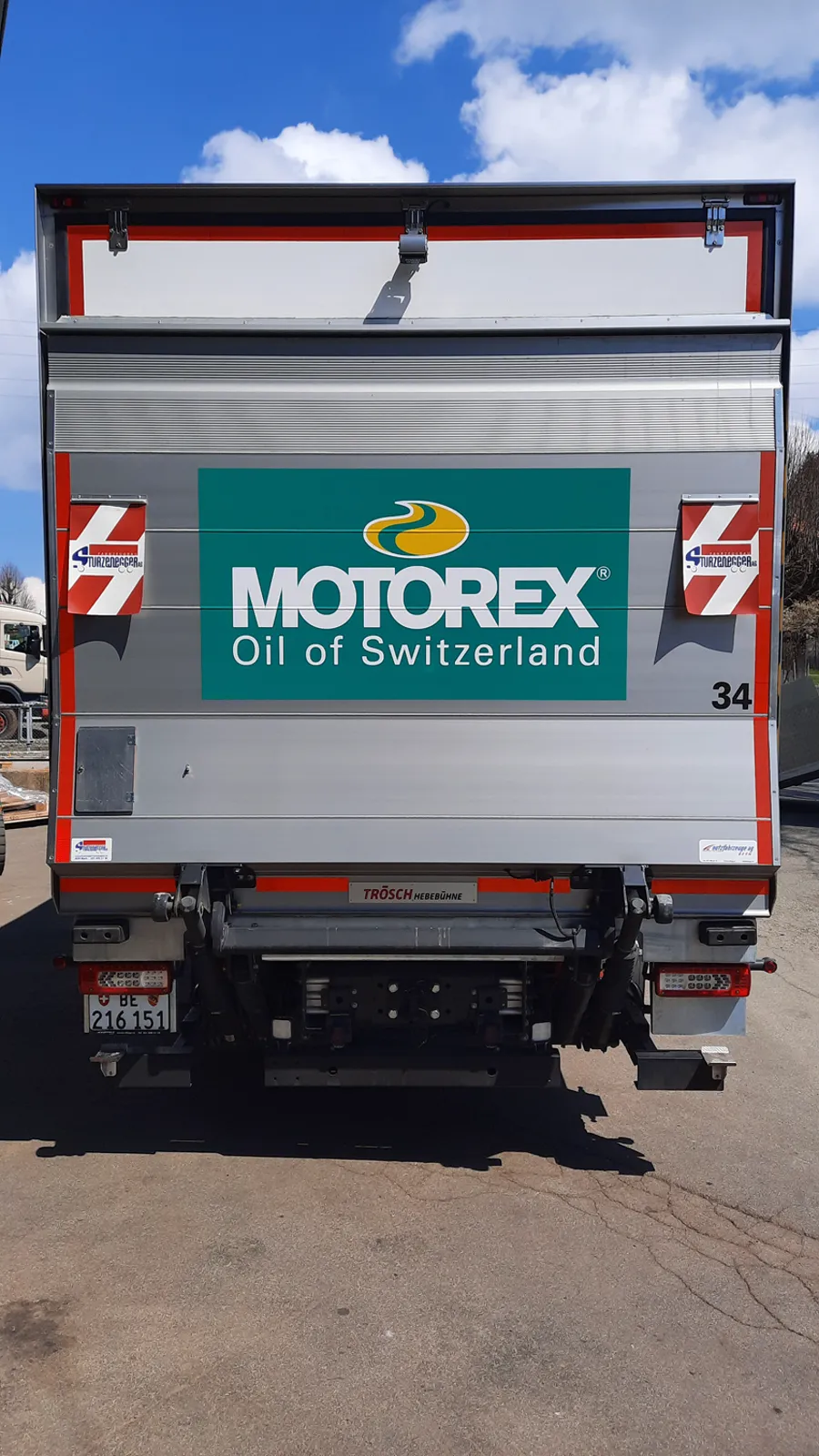 LKW-Heck mit montierter Hebebühne (Foto von der bestehenden Website)