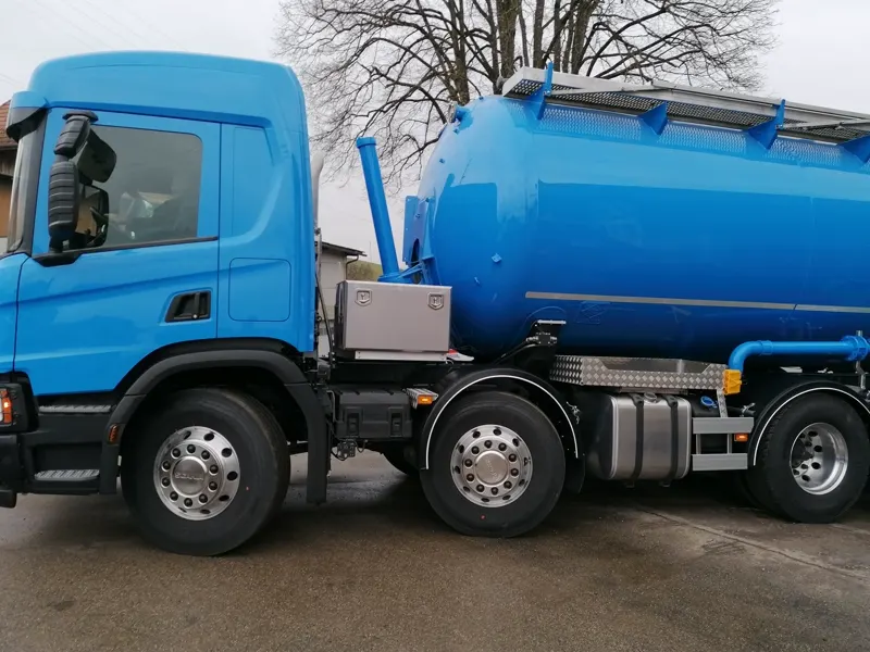 Lastwagen mit Tankaufbau für Gerber